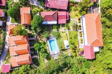 هتل The Pande Hill Homestay