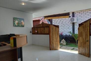 هتل The Pande Hill Homestay