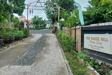 هتل The Pande Hill Homestay