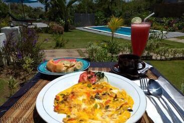 هتل The Pande Hill Homestay