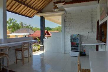 هتل The Pande Hill Homestay