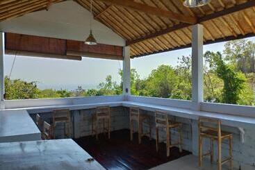 هتل The Pande Hill Homestay