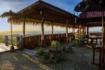 هتل The Pande Hill Homestay