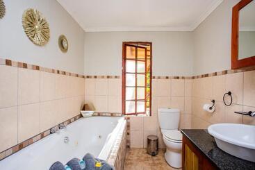 هتل The Villa Manor & Spa
