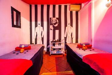 هتل The Villa Manor & Spa