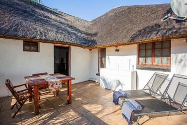 هتل The Villa Manor & Spa