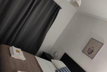 ベッドアンドブレックファースト Ezeiza Home