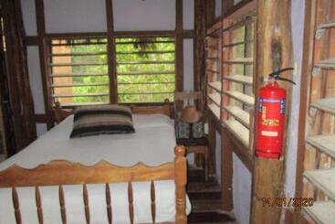 هتل Cerros Beach Inn