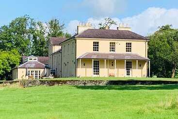 تختخواب و صبحانه Llwynhelig Manor