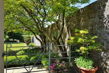 تختخواب و صبحانه Llwynhelig Manor