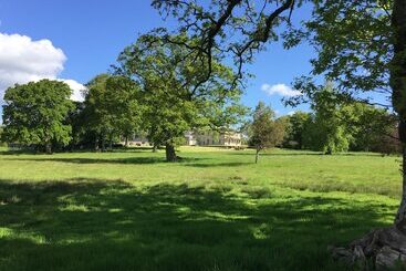 تختخواب و صبحانه Llwynhelig Manor