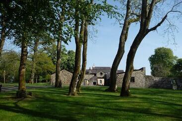 تختخواب و صبحانه Llwynhelig Manor