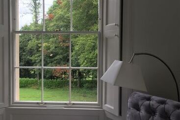 تختخواب و صبحانه Llwynhelig Manor