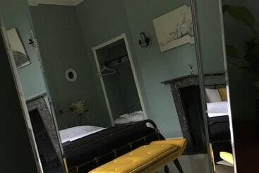 تختخواب و صبحانه Llwynhelig Manor