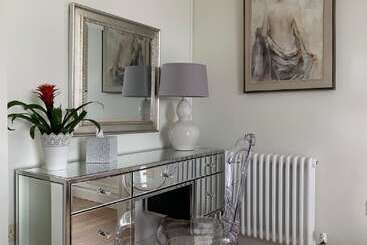 تختخواب و صبحانه Llwynhelig Manor