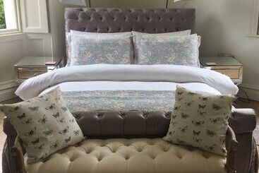 تختخواب و صبحانه Llwynhelig Manor