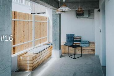 تختخواب و صبحانه The Pines   Experiment Favelas