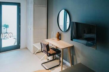 تختخواب و صبحانه The Pines   Experiment Favelas