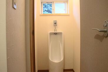 تختخواب و صبحانه Tsushima White House