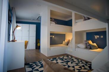 Zigzag Hostel