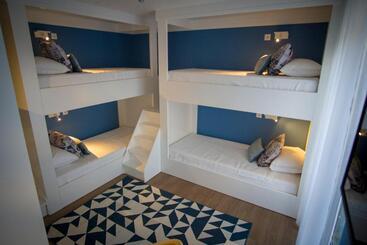 Zigzag Hostel