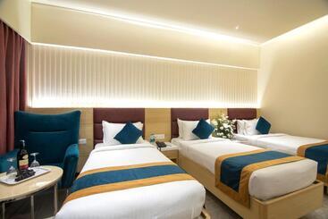 هتل Ziona Luxurious
