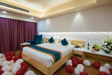هتل Ziona Luxurious