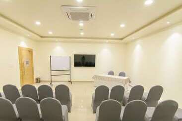 هتل Ziona Luxurious