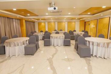 هتل Ziona Luxurious