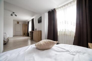 پانسیون Casa Burduhos