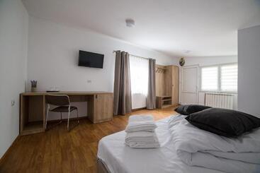 پانسیون Casa Burduhos