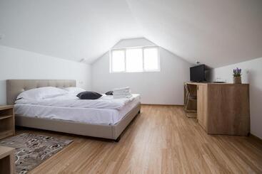 پانسیون Casa Burduhos