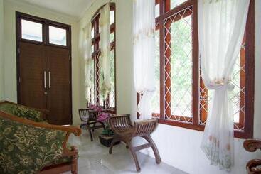 פנסיון Reddoorz Syariah Near Ngade Lake