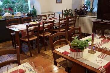 تختخواب و صبحانه Chez Martine