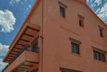 تختخواب و صبحانه La Casita De El Cuervo