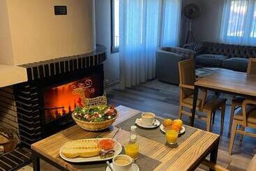 تختخواب و صبحانه La Casita De El Cuervo