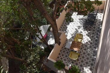 تختخواب و صبحانه Villa Nestor
