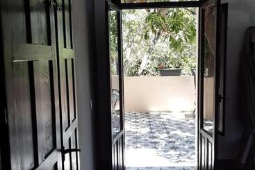 تختخواب و صبحانه Villa Nestor