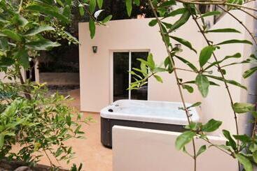 تختخواب و صبحانه Villa Nestor