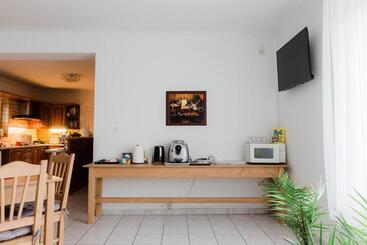 پانسیون Airport Jazmin Guesthouse