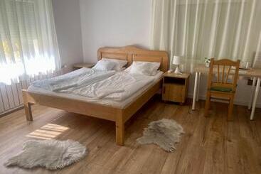 پانسیون Airport Jazmin Guesthouse