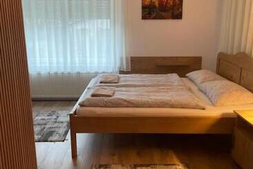 پانسیون Airport Jazmin Guesthouse