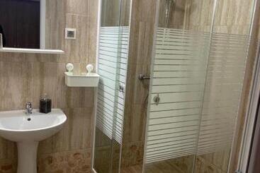 پانسیون Airport Jazmin Guesthouse