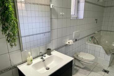 پانسیون Airport Jazmin Guesthouse