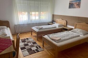 پانسیون Airport Jazmin Guesthouse