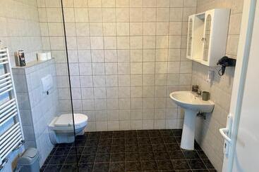 پانسیون Airport Jazmin Guesthouse