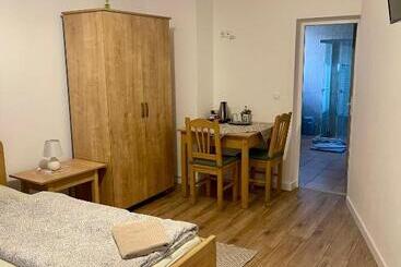 پانسیون Airport Jazmin Guesthouse