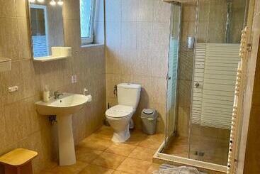 پانسیون Airport Jazmin Guesthouse