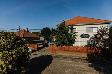 پانسیون Airport Jazmin Guesthouse