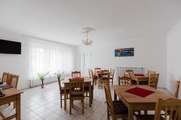 پانسیون Airport Jazmin Guesthouse